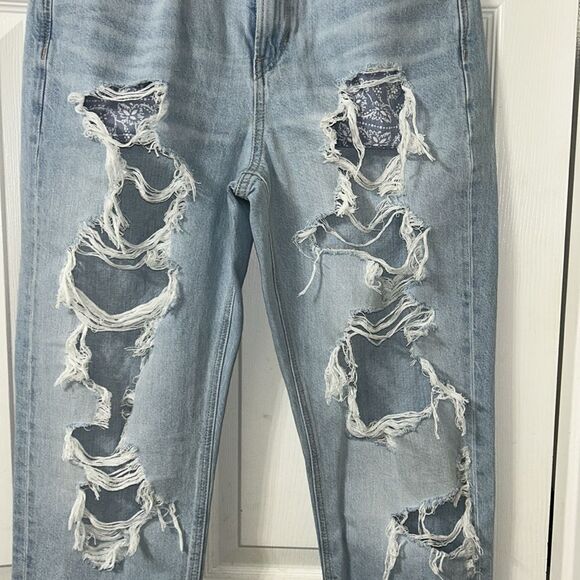 American Eagle Outfitters Mom Blue Mist Distressed Mom Jeans(Size 6Regular) - Picture 8 of 12